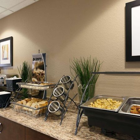 Microtel Inn & Suites Kenedy Екстер'єр фото