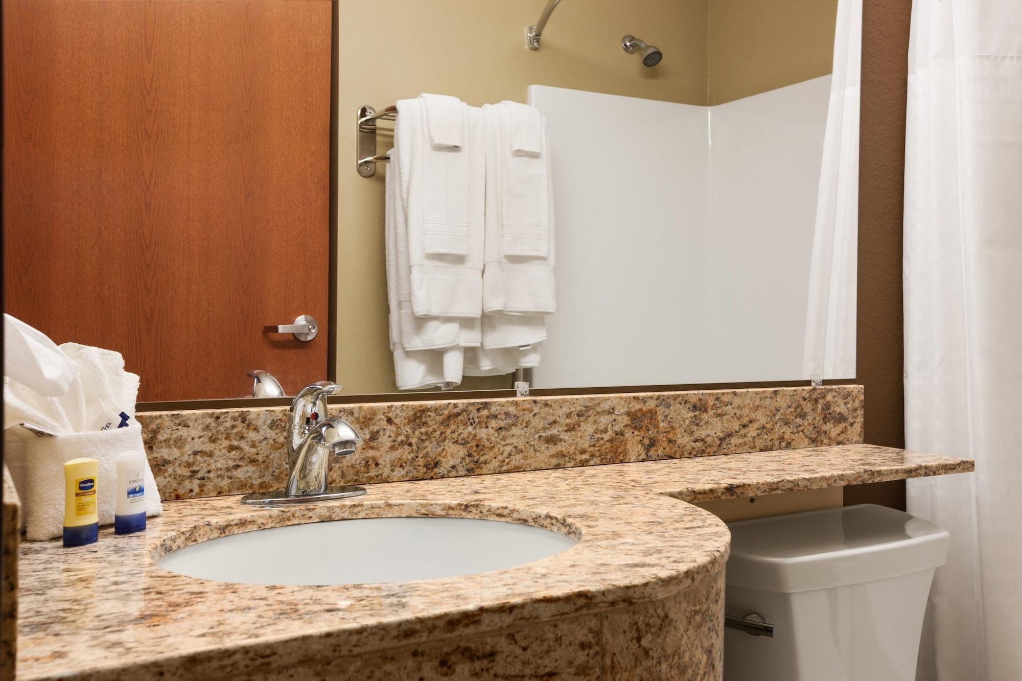 Microtel Inn & Suites Kenedy Екстер'єр фото