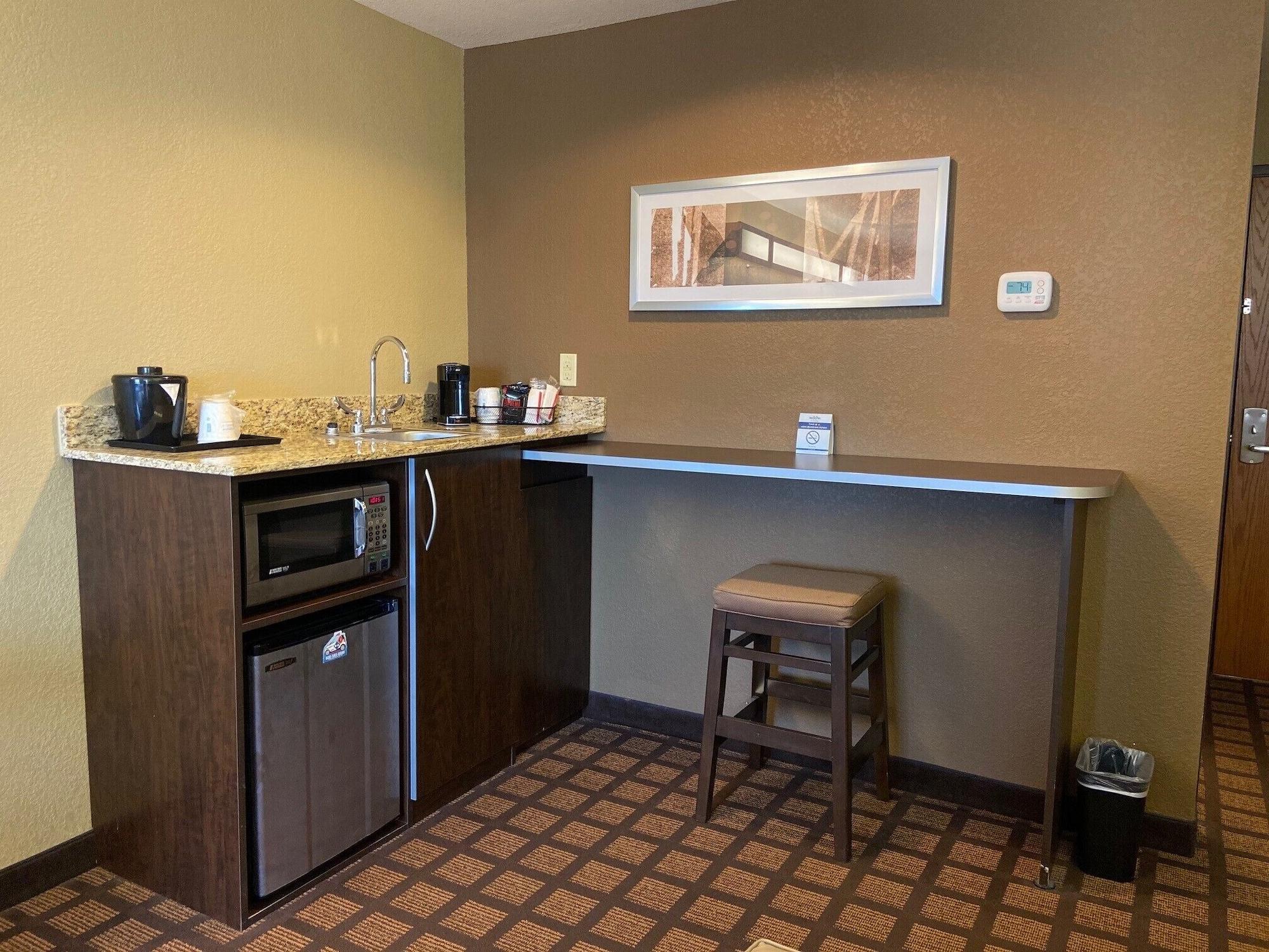 Microtel Inn & Suites Kenedy Екстер'єр фото