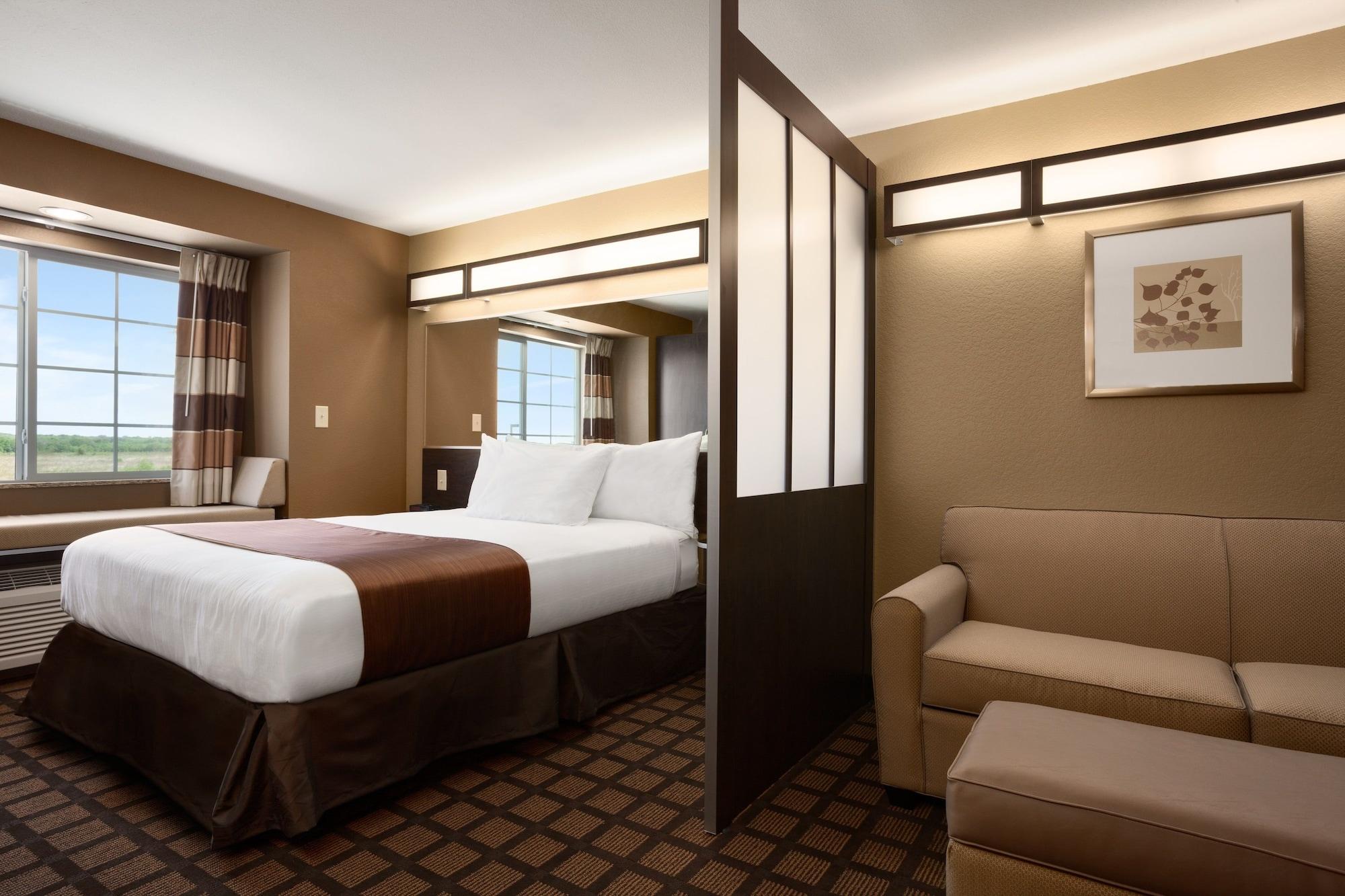 Microtel Inn & Suites Kenedy Екстер'єр фото