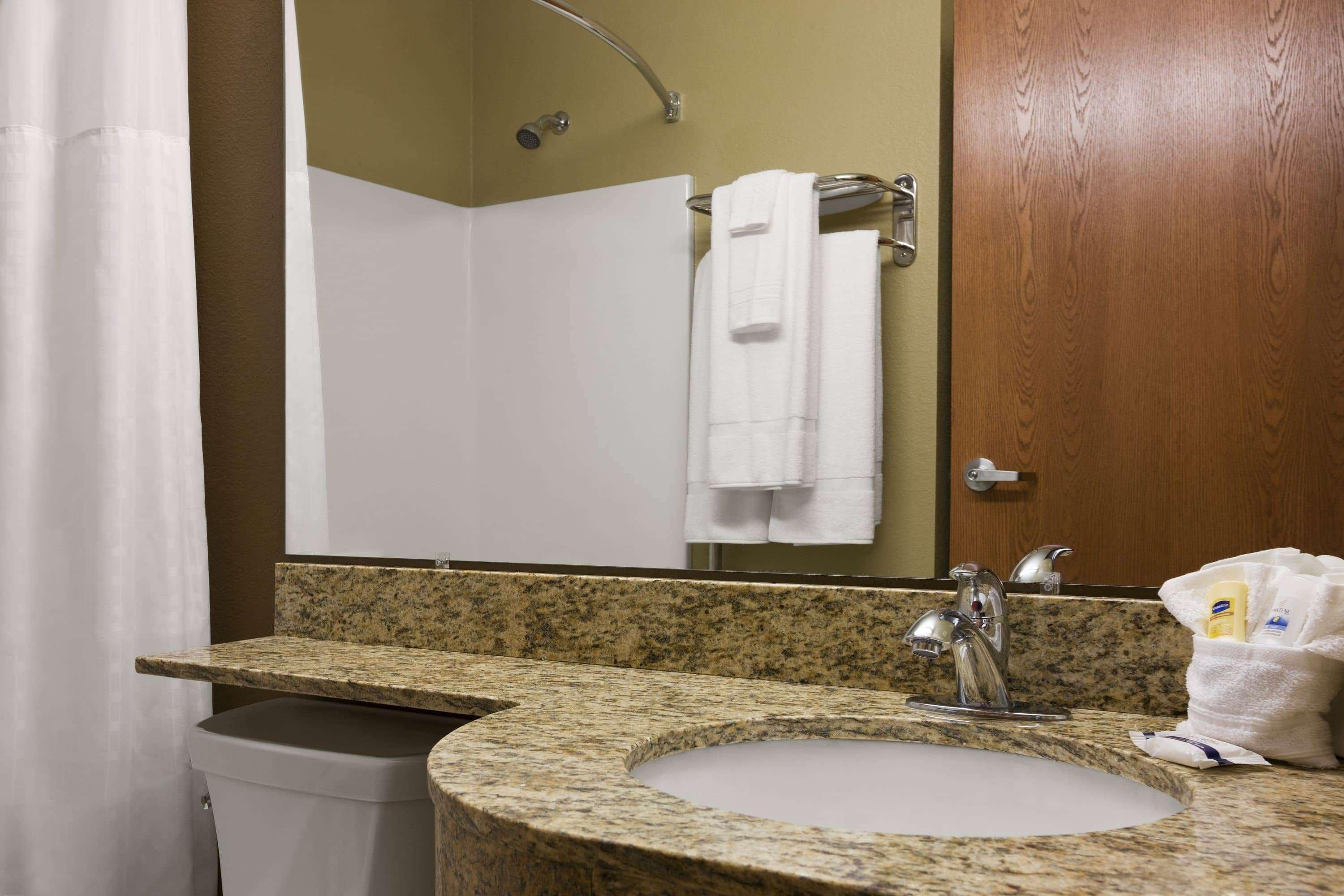 Microtel Inn & Suites Kenedy Екстер'єр фото