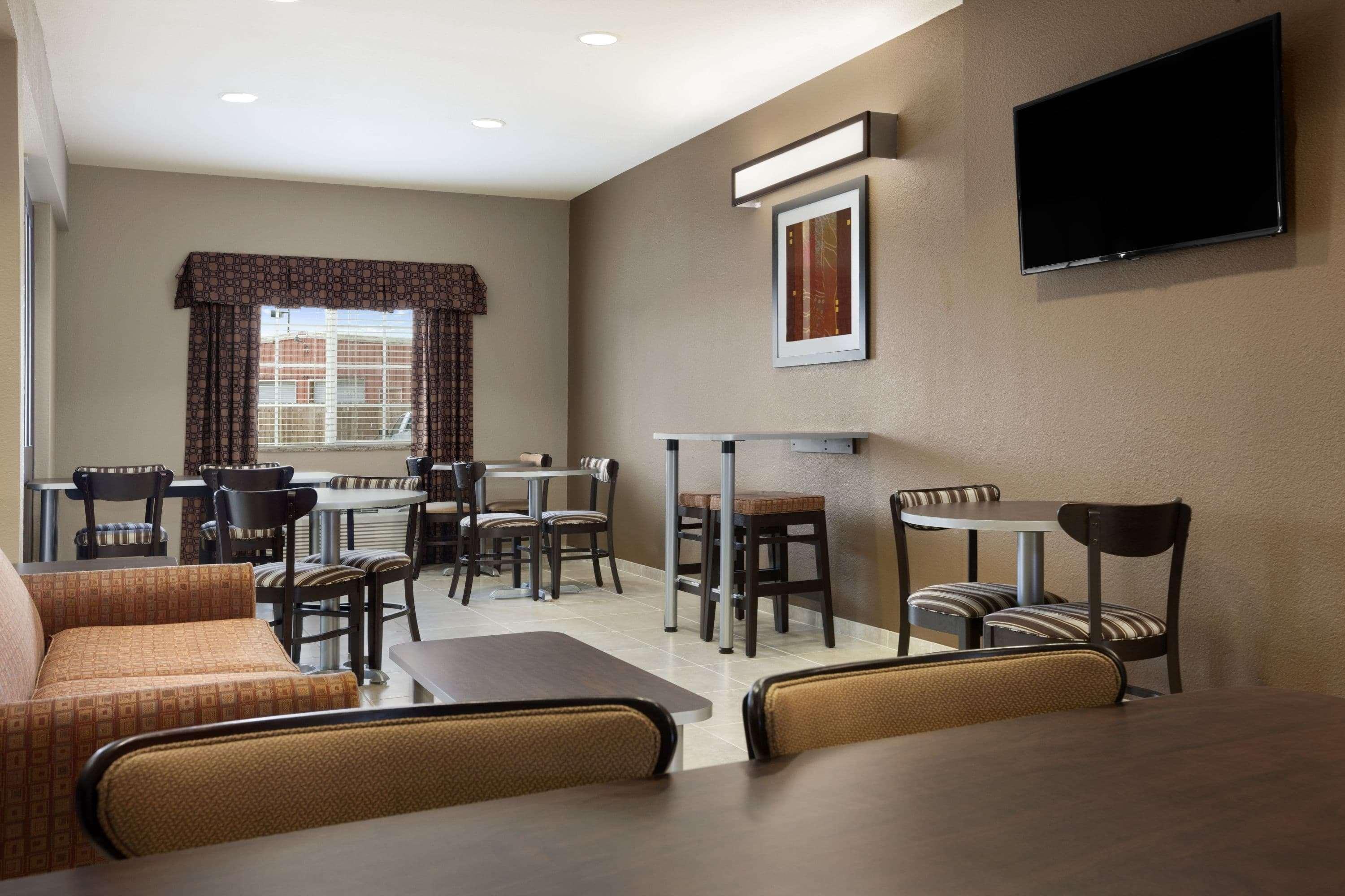 Microtel Inn & Suites Kenedy Екстер'єр фото