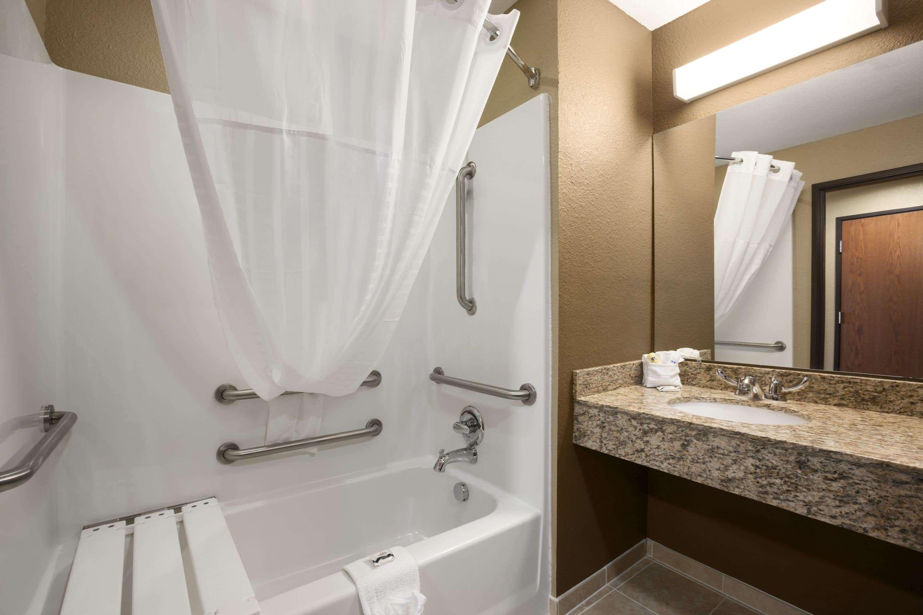 Microtel Inn & Suites Kenedy Екстер'єр фото