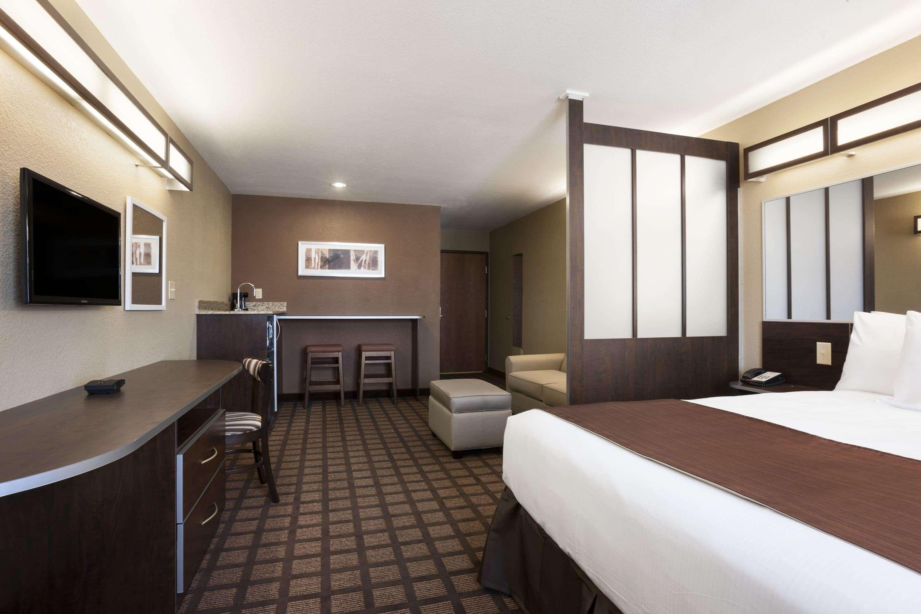 Microtel Inn & Suites Kenedy Екстер'єр фото