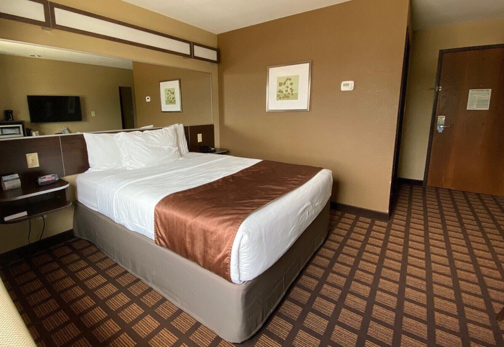 Microtel Inn & Suites Kenedy Екстер'єр фото