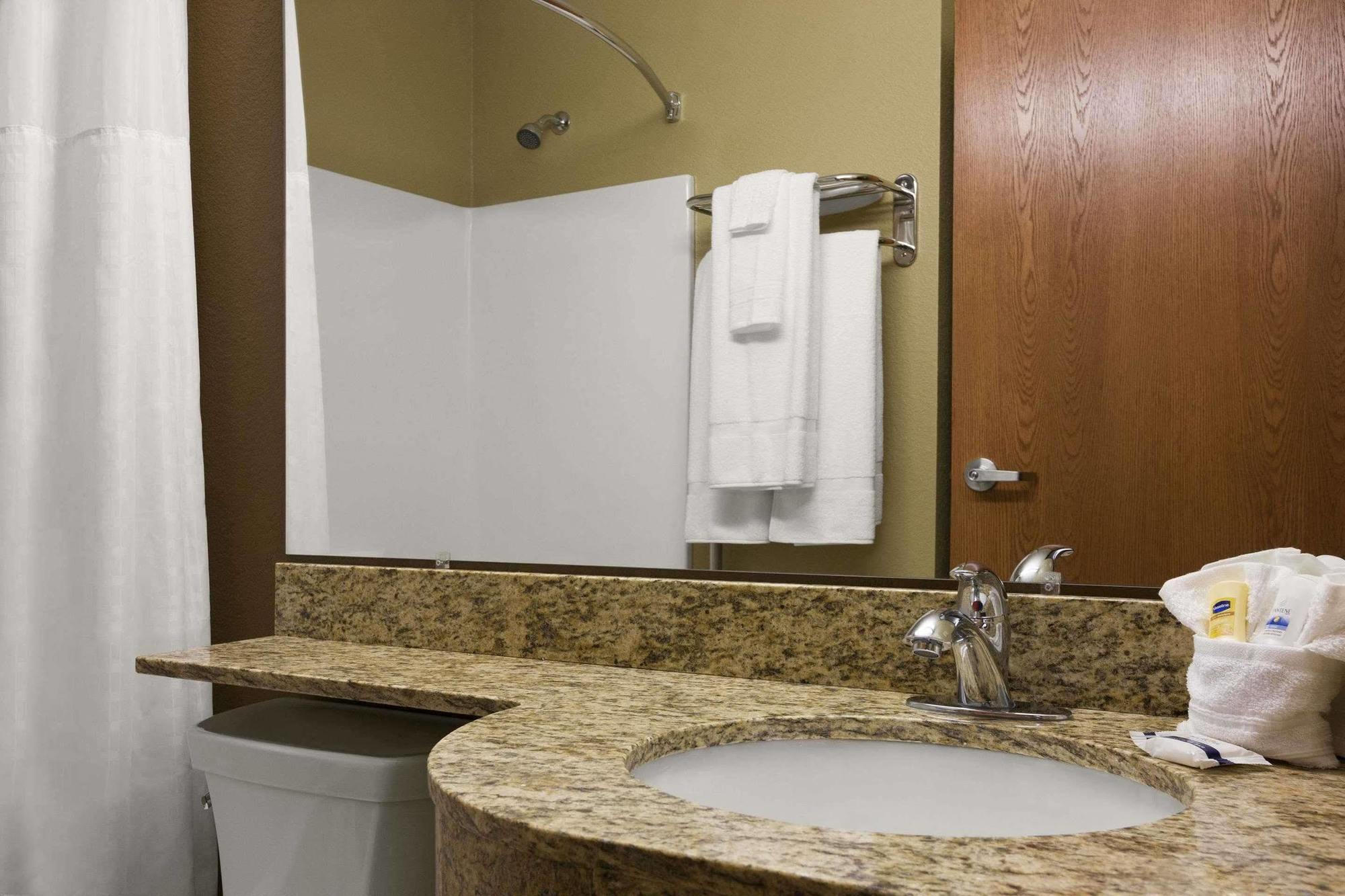 Microtel Inn & Suites Kenedy Екстер'єр фото