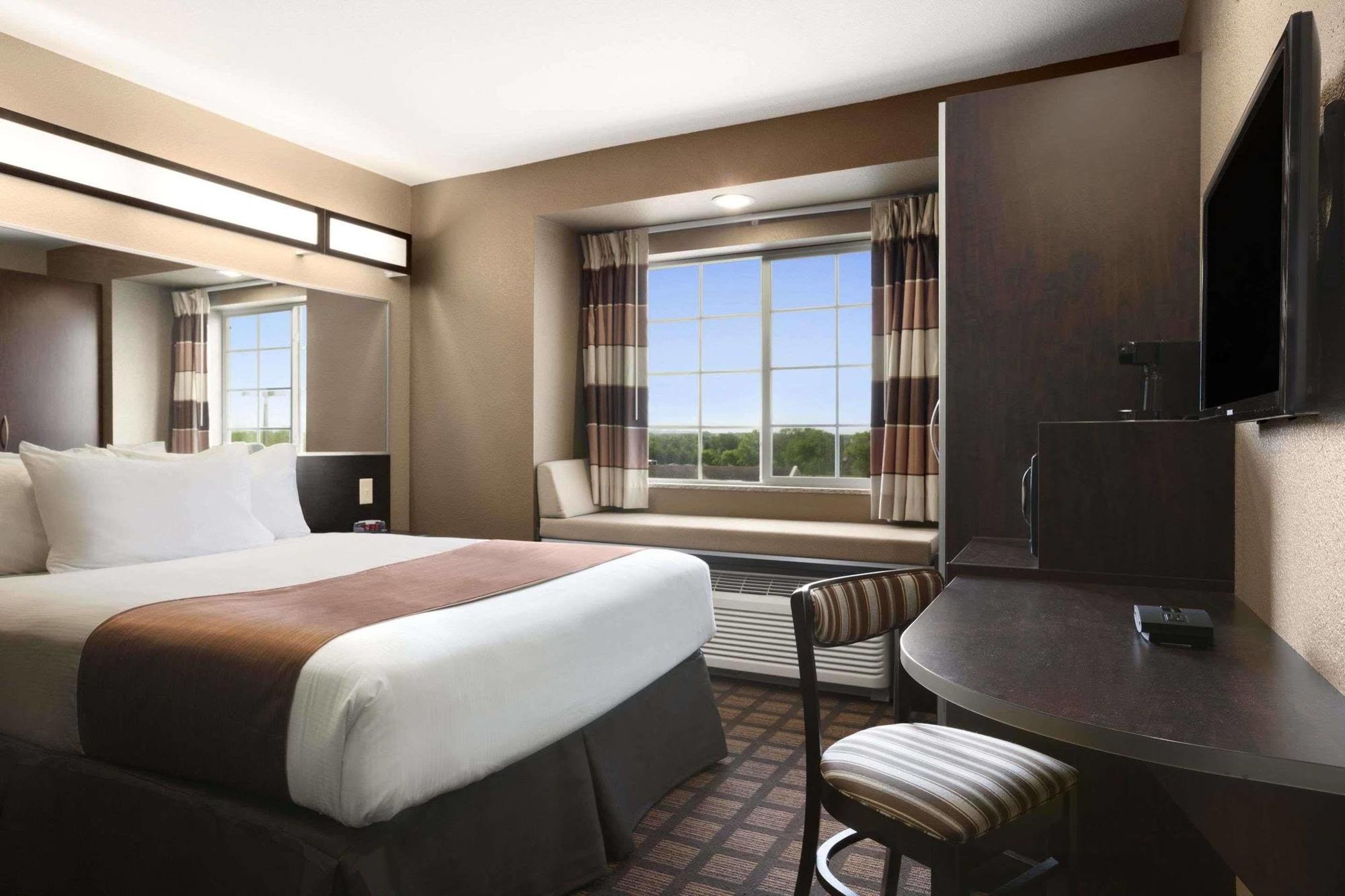 Microtel Inn & Suites Kenedy Екстер'єр фото