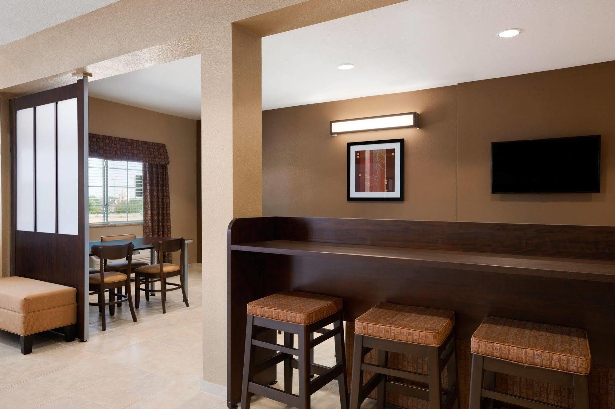 Microtel Inn & Suites Kenedy Екстер'єр фото