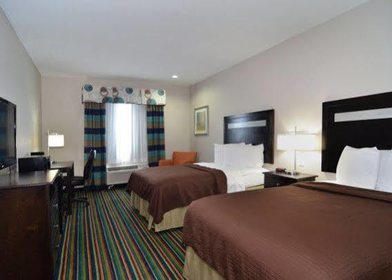 Microtel Inn & Suites Kenedy Екстер'єр фото