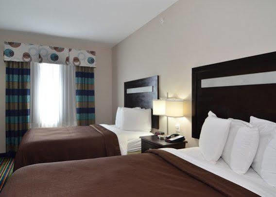 Microtel Inn & Suites Kenedy Екстер'єр фото